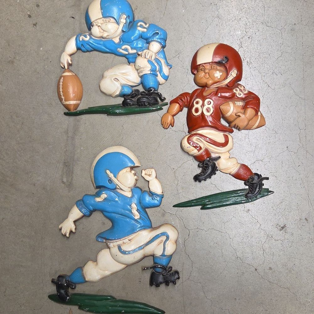 HOMCO #1254 FOOTBALL PLAYERS 3 Piece Vintage 1976 CAST METAL Wall Art Plaque